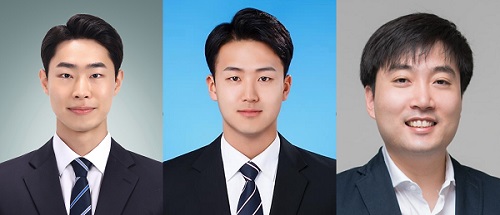 (사진 왼쪽부터)강한얼, 신현준 석사과정 졸업생과 최동완 컴퓨터공학과 교수