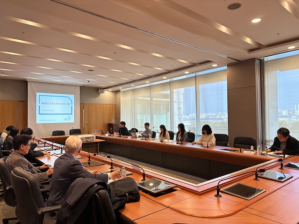 국제관계연구소 K학술확산연구센터가 주최한 ‘재외동포 협력을 위한 인천의 구상’ 주제 콜로키움에서 참석자들이 토론을 하고 있다.